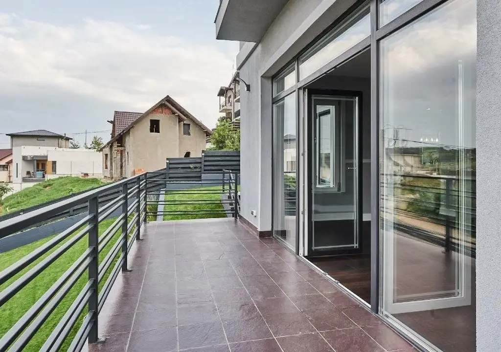 Casa noua de vanzare in Iasi, zona Sorogari, cu vedere catre lac.