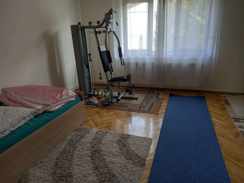 BRASADAS vinde casa in zona TITULESCU cu 5 camere si teren 350mp