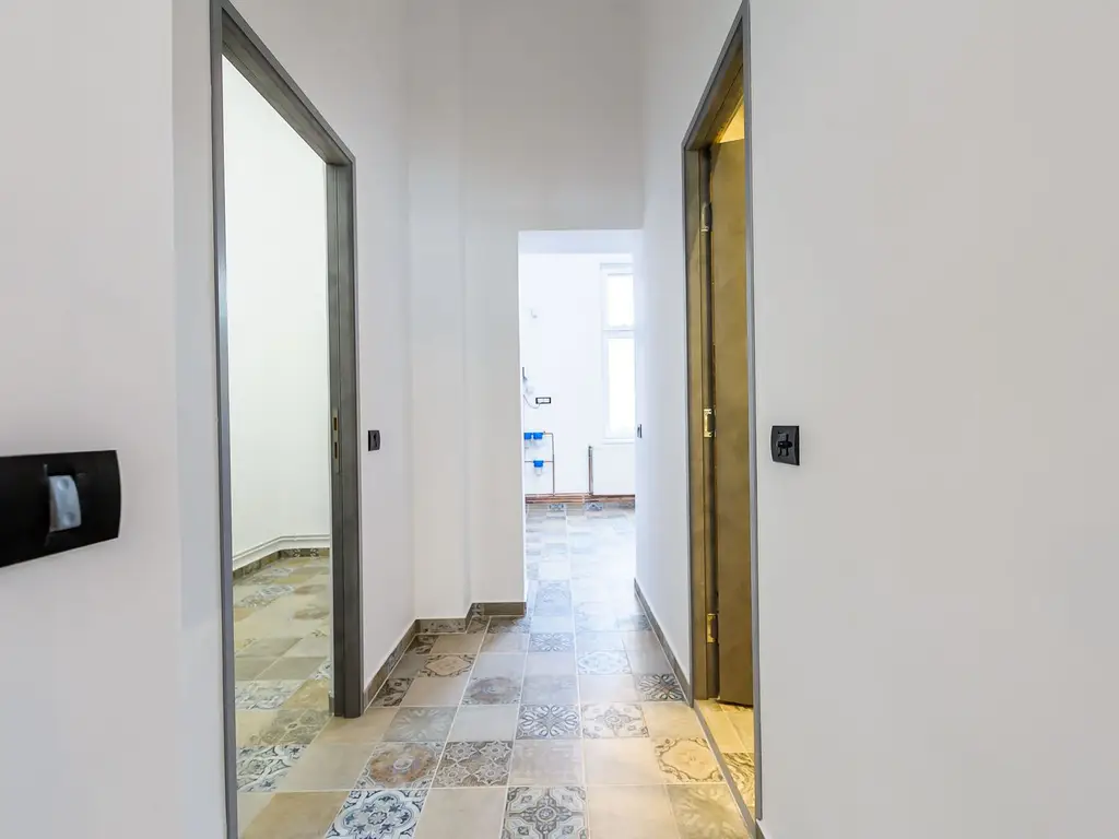 Apartament ULTRACENTRAL cu 3 camere, la cheie, renovat recent