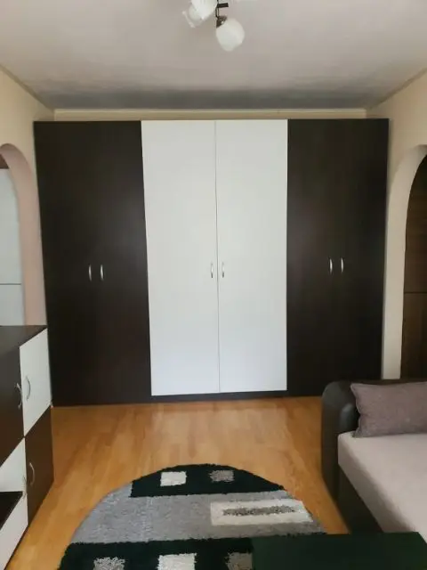 De vanzare apartament cu 2 camere etaj 1, Micro 38, 60.000 euro