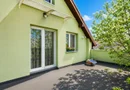 Casă spațioasă cu 8 camere, teren generos, oferă libertate și confort