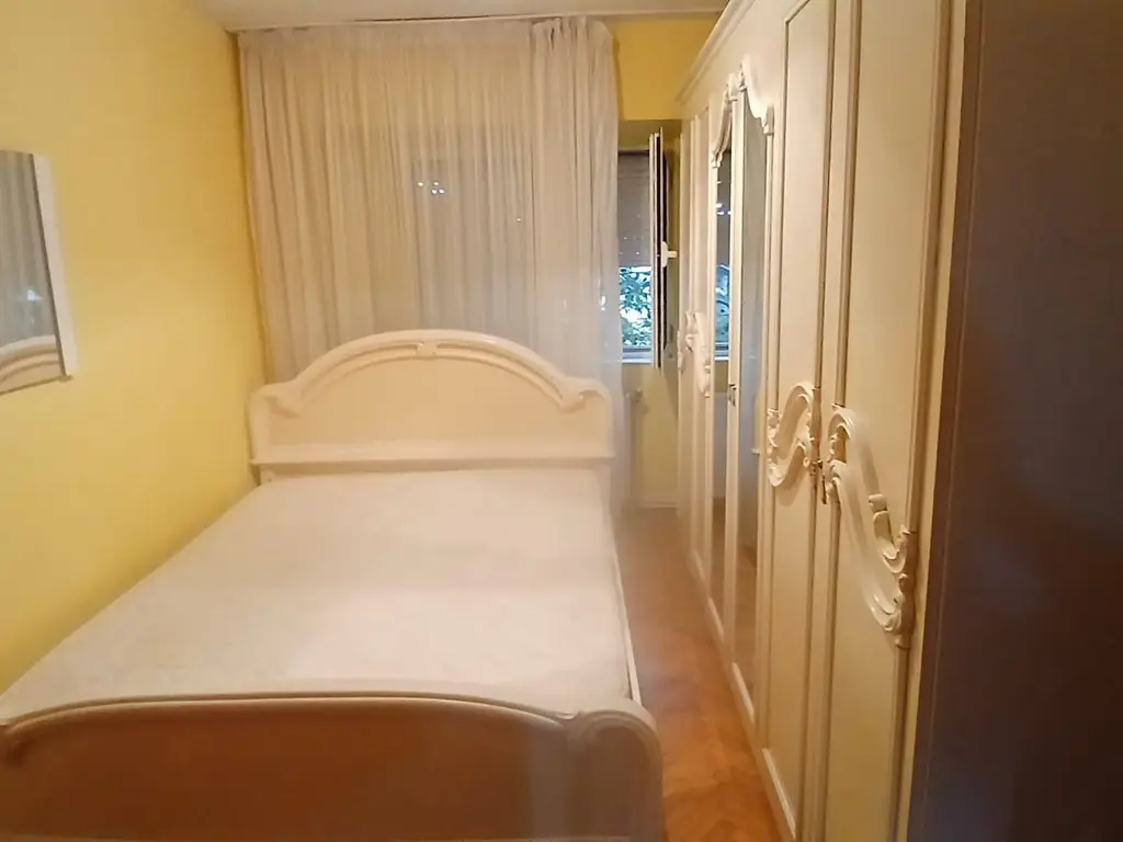 De inchiriat apartament cu 3 camere, I. C. Frimu, etaj 3, 450 euro