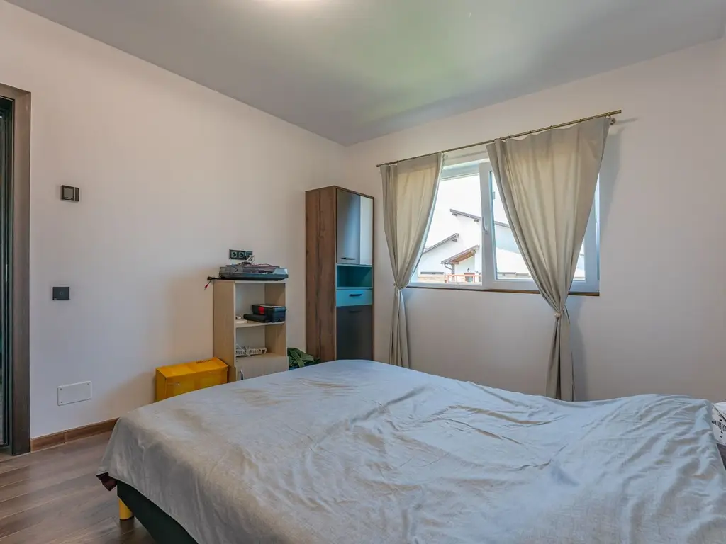 Casă Individuală de Închiriat, Încălzire în Pardoseală, Teren 400 mp