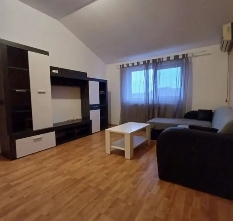 Vand apartament cu 3 camere in poarta 6 direct proprietar
