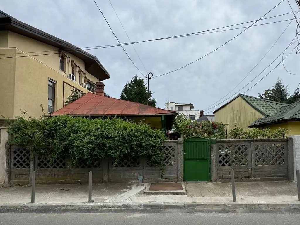 Casa cu teren zona Mărțișor langa parc Lumea Copiilor Brâncoveanu