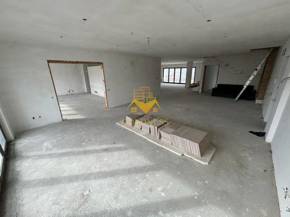 Penthouse, 5 camere, 3 bai, Terasa, 254 mp, bloc nou, Calea Turzii