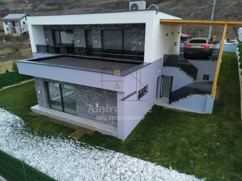 Casa individuala, 129 mp utili, teren 583 mp, terasa 68 mp, zona Sun Garden