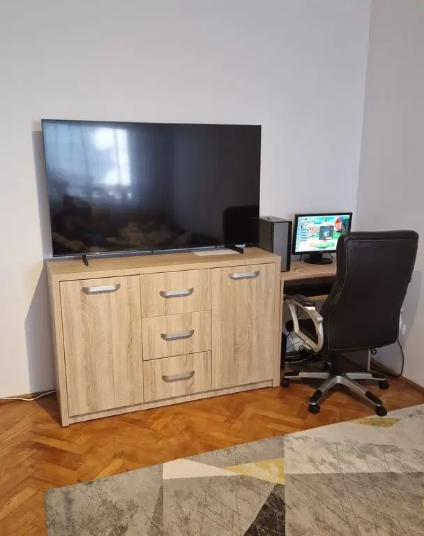 BRASADAS vinde ap 2 cam 25 Oct etaj 1