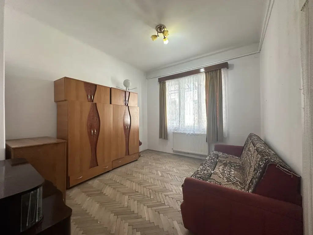 Apartament in casa spațios la doar 5-7 minute de Centrul Istoric