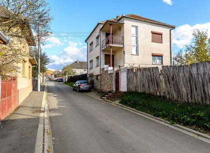 Casă din cărămidă cu 8 camere – zonă liniștită, LIPOVA
