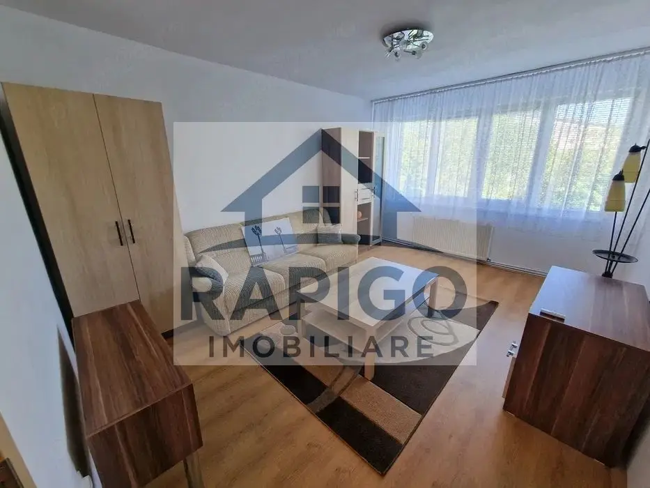 Apartament cu 2 camere decomandate, situat în zona Dacia