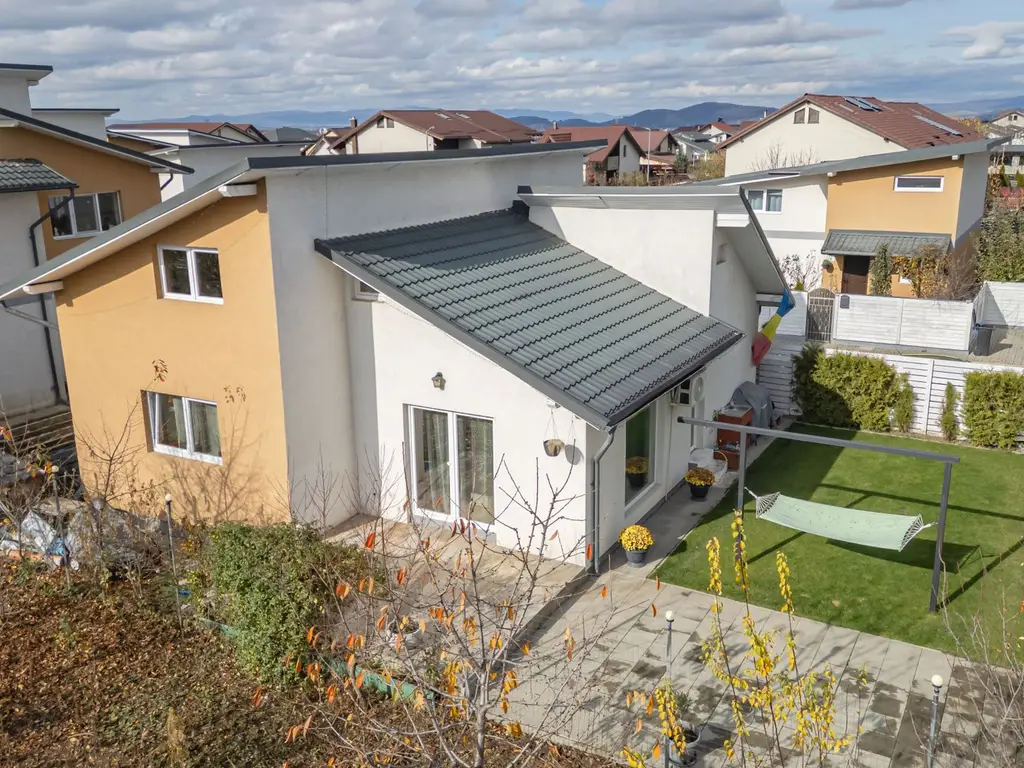 Casa semimobilata semiutilata modern cartier Izvor Tarlungeni Brasov