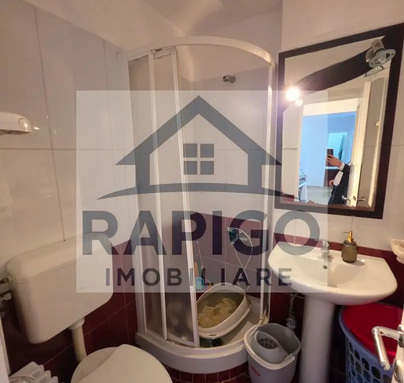 Vand apartament cu 4 camere aproape de centru