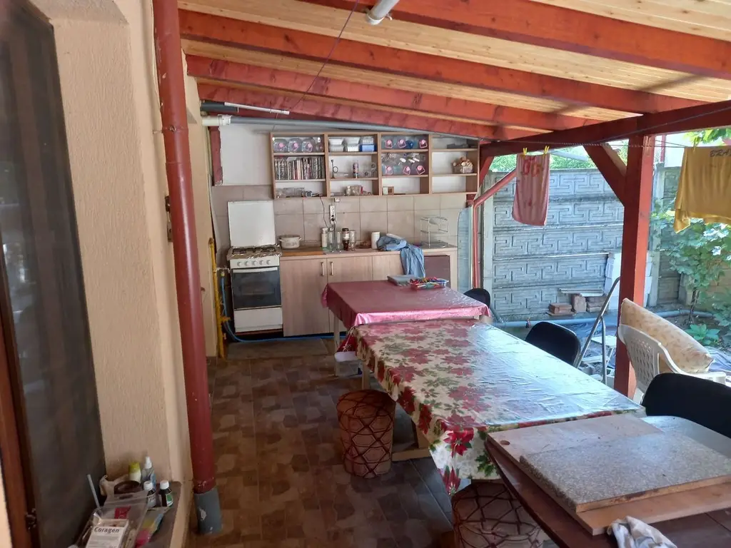 BRASADAS vinde casa in zona TITULESCU cu 5 camere si teren 350mp