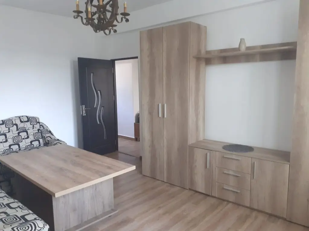 Închiriez apartament cu doua camere