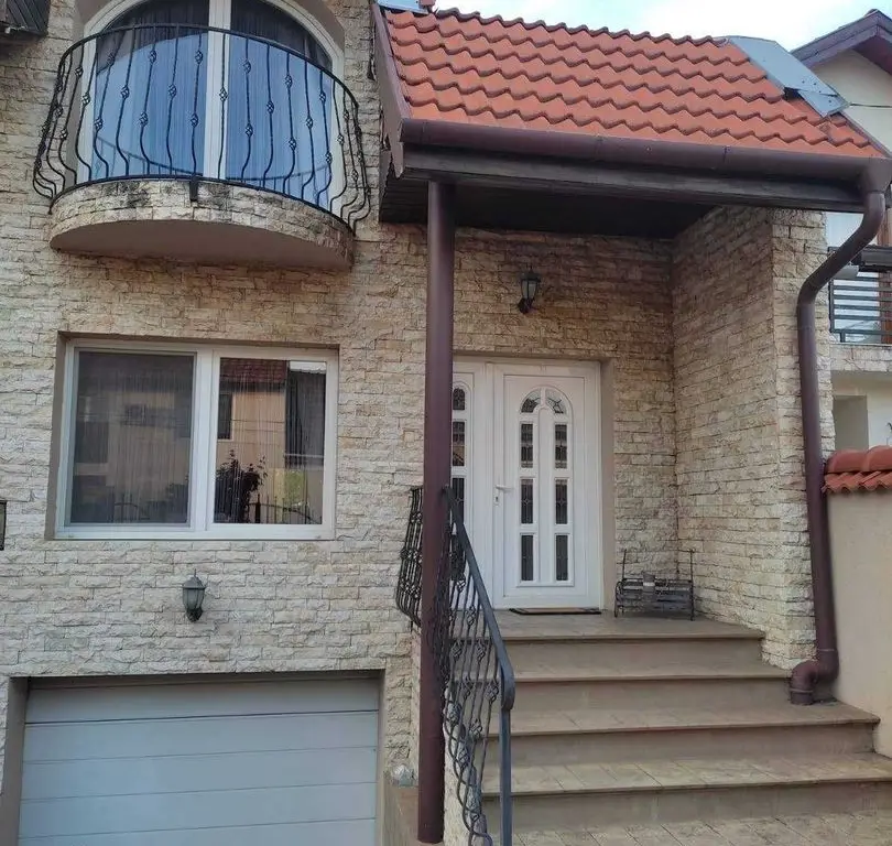 BRASADAS vinde casa tip duplex în zona CLOSCA.