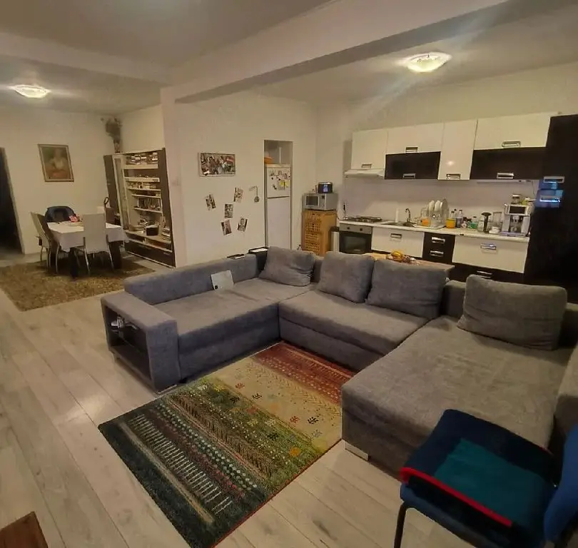 BRASADAS vinde apartament CENTRAL cu 4 camere la etajul 2.