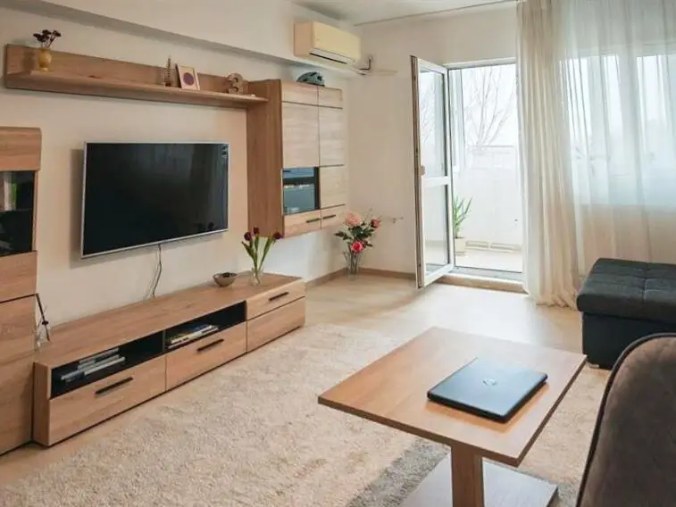 Apartament 3 camere spațios Băneasa aproape de Parcul Herăstrău