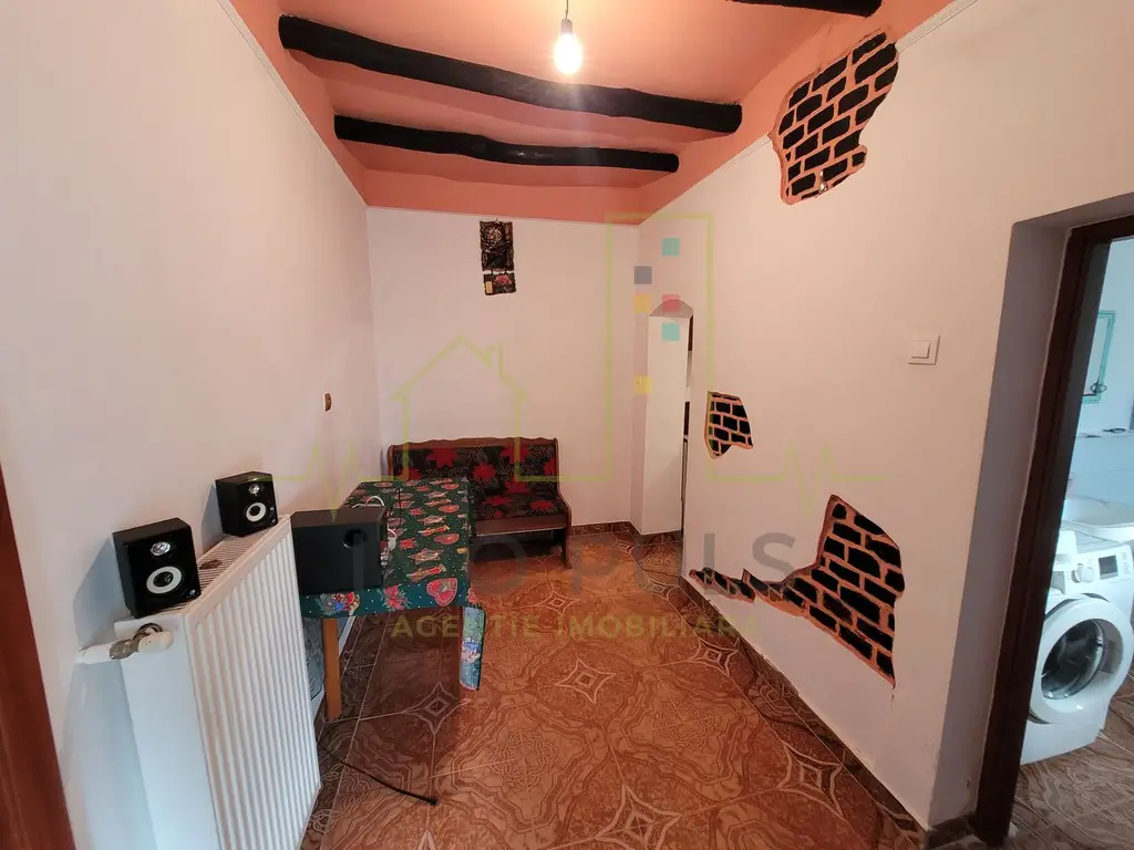 Zona Dambovita. 2 Case. Teren 933 mp.