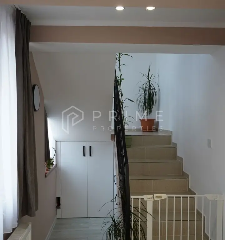 Casă familială spațioasă în zonă liniștită | Sângeorgiu de Mureș |
