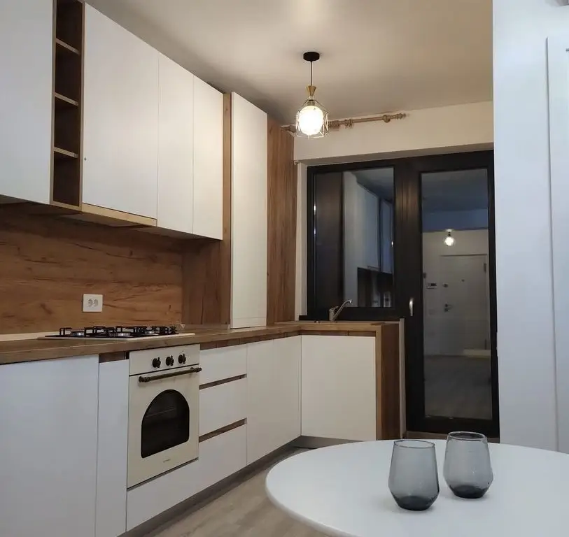 De inchiriat apartament cu 2 camere bloc nou, etaj 2, 550 euro