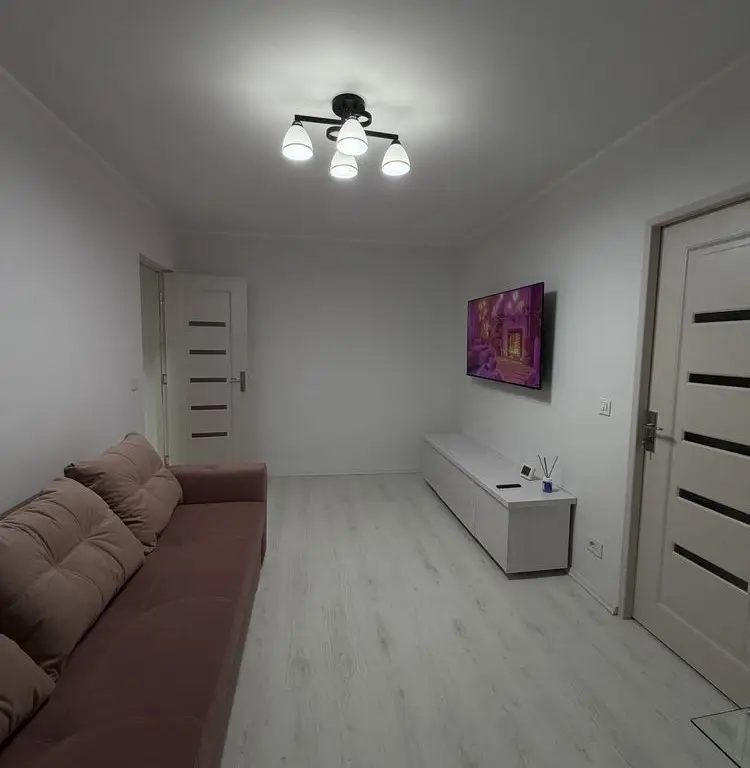 BRASADAS vinde ap 2 cam etaj 4/4 - Zona Micro 15.
