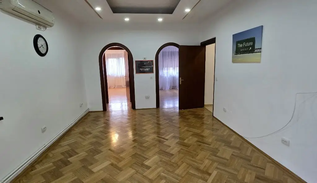 Dacia apartament 4 camere nemobilate de inchiriat