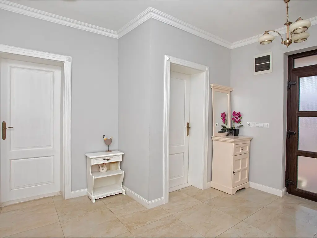 Vilă P+M, Clujului, 190 mp, teren 520 mp, singur în curte. 225 000 E