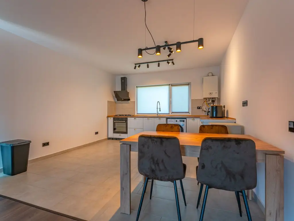 Casă Individuală de Închiriat, Încălzire în Pardoseală, Teren 400 mp