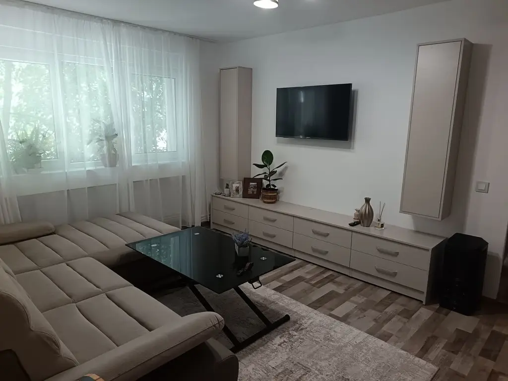 BRASADAS vinde ap 2 cam etaj 3/4 Micro 16 LIDL.