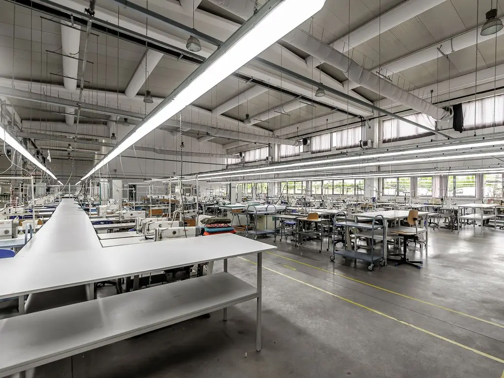 Hală de producție și depozitare cu birouri în Arad