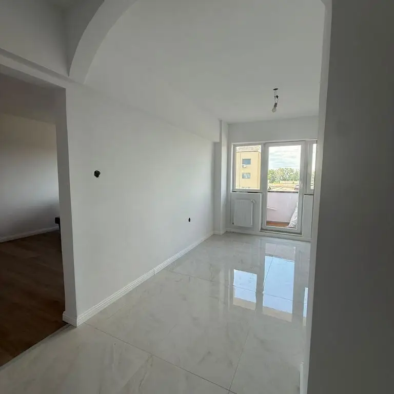 BRASADAS vinde ap 3 cam etaj 7/8 Micro 17 – Recent renovat.