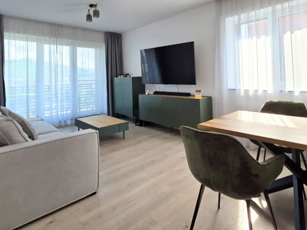Apartament 3 camere de închiriat vedere spectaculoasă spre Tâmpa Qualis Coresi