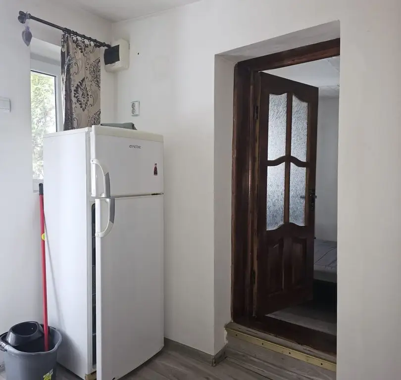 Casa 35 mp cu curte 300 mp, Micro 17 – Str. Oltului, 250 euro lunar