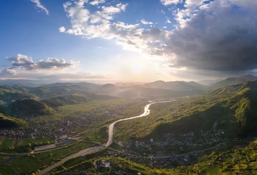 Casă montană cu 3.000 mp teren | Dorna Arini – lângă Vatra Dornei