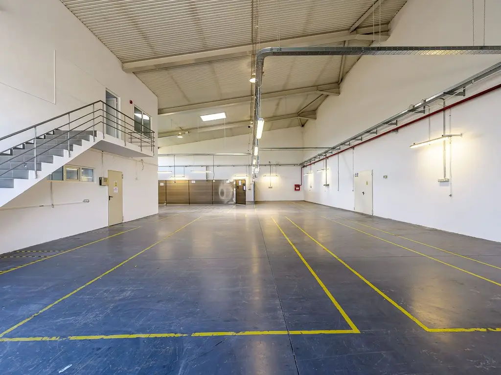 Hală industrială de vânzare 3495 mp în Arad
