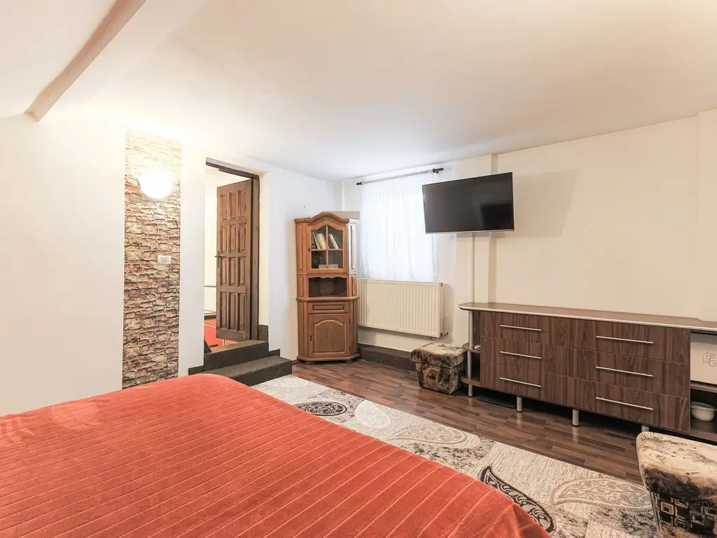 Apartament cu 2 camere la curte comună, pe str. Barabas Bela