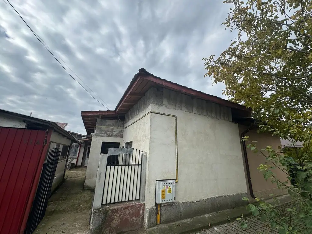 Casă cu garaj – str. Mărășești
