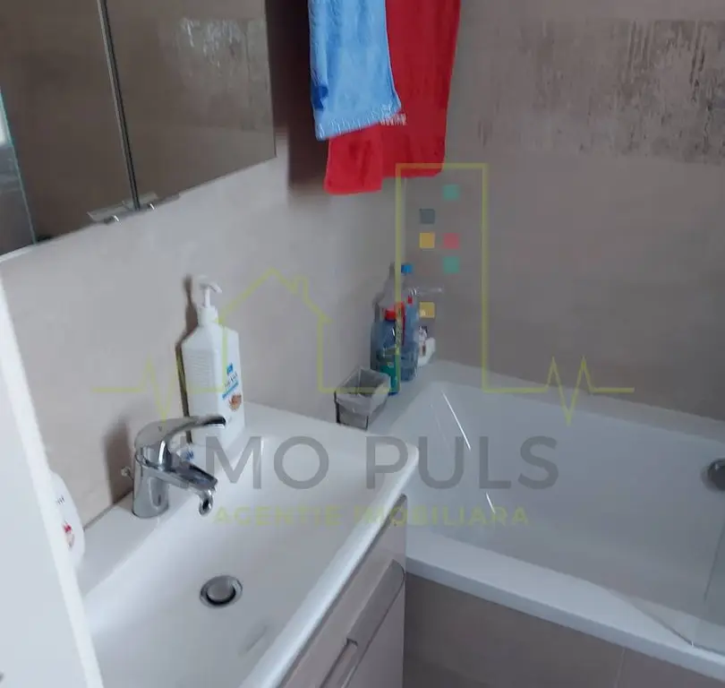 Apartament pe 3 nivele. Terasa 30 mp. 2 Balcoane. 2 Bai. Gradina