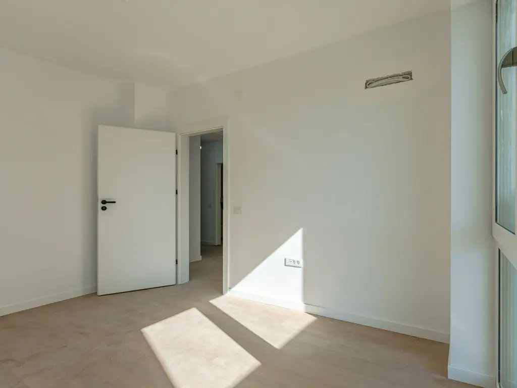 Apartament Decomandat | 53 mp utili + 10 mp balcon | Sala Polivalentă