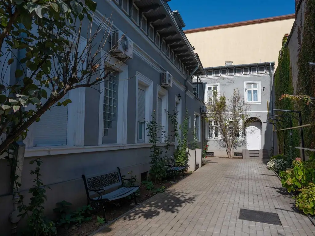Vând imobil 418 mp locuibil, în zona Casa Poporului locuit sau birouri