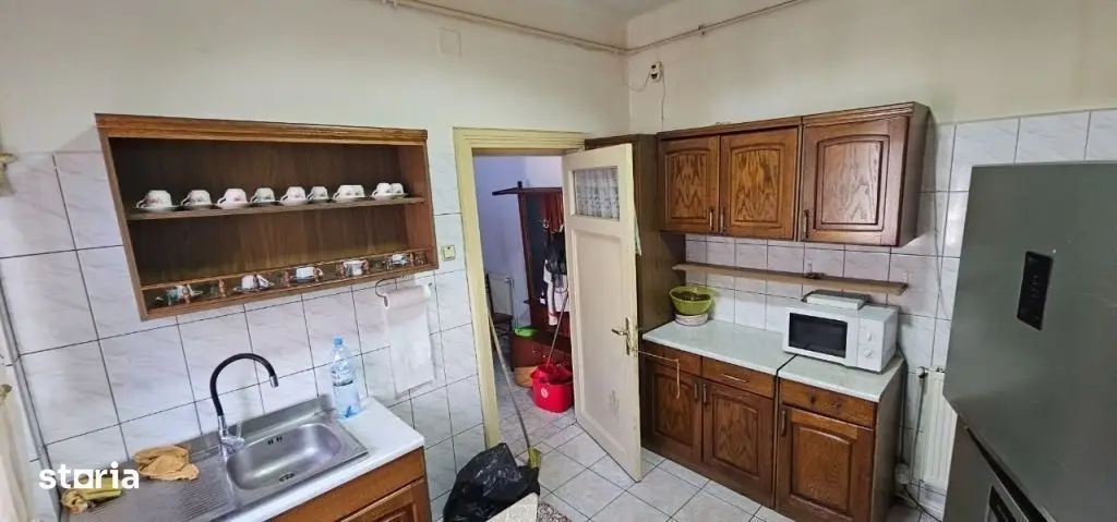 Vila P+1 Piața Muncii , strada Orzari, apartament cu 3 camere la Parer