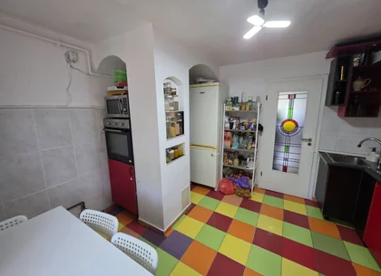 Vand apartament cu 4 camere aproape de centru
