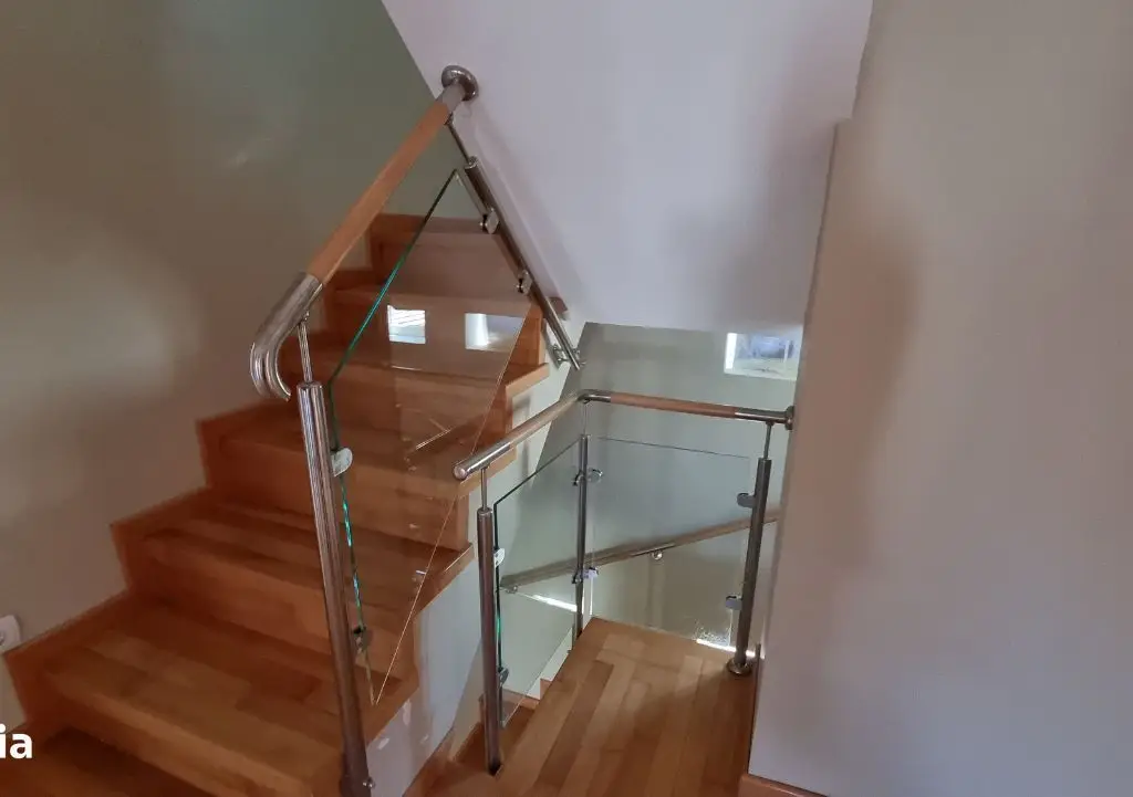 Chirie sau Vânzare - Vila Mare 3 Apartamente + Buncăr – Privat Afacere