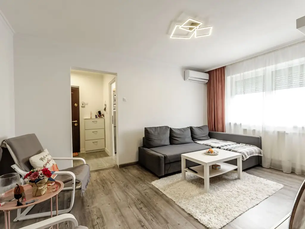 Apartament la etajul 3 cu 2 camere la cheie in zona Romanilor