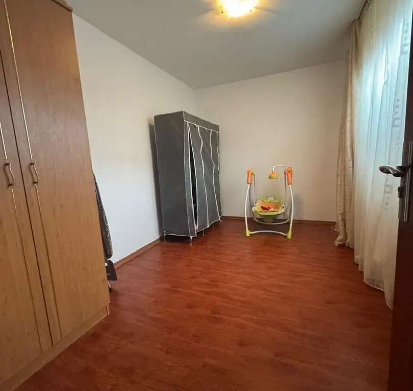 Casă de vânzare pe strada Sabarului