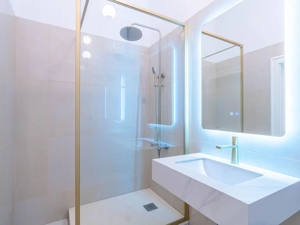 Apartament 2 camere parter înalt, amenajat complet.