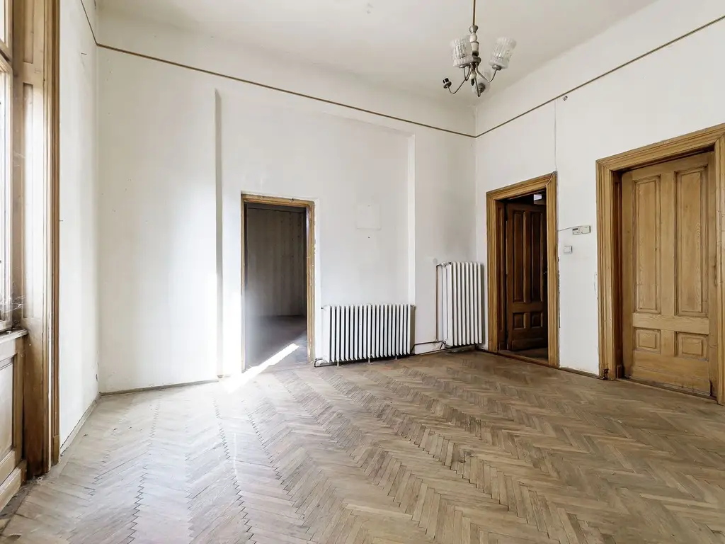 REZERVAT! Apartament cu 4 camere în Palatul Bohuș, Arad