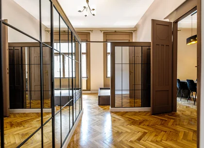 Apartament ULTRACENTRAL cu 3 camere, la cheie, renovat recent