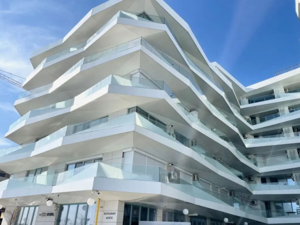Studio in prima linie 32 mp Et. 5/6 An 2000 Mamamia Zev Mediteraneo